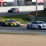 7 9  7 - Alex Müller en Tomas Enge in de Aston Martin DB9 gevolgd door 9 - Mathias Beche en Vanina Ickx in de Ford GT Matech : 07, 09, BTCS, Belcar, Belgie, FIA, FIA GT1 World Championship 2011, GT1, Zolder