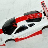 Alle stickers zijn verwijderd zodat begonnen kan worden met het opbouwen van de McLaren F1 GTR Nürburgring 1996