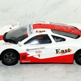 De body is klaar. De body kan weer op het chassis